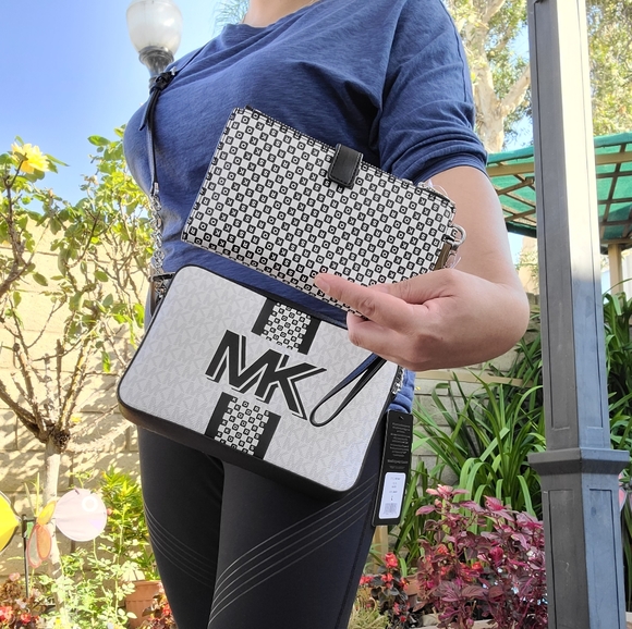 Michael Kors Jet Set Xbody NYC (bag only) - Picture 4 of 4